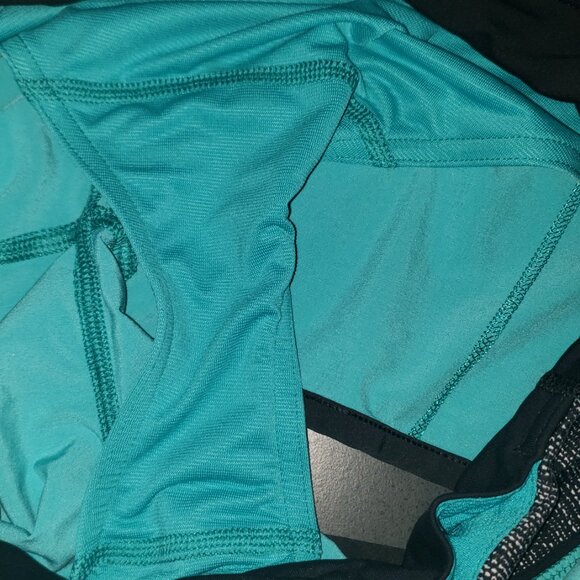 Lululemon Speed Up Shorts. 4 - Picture 6 of 6